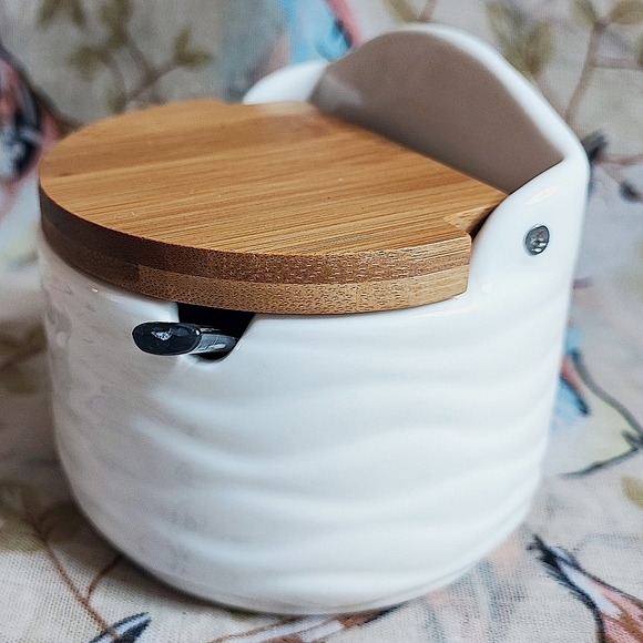 Salt Box Cellar White and Wood Textured Ceramic Pottery NEW NWOT - Picture 3 of 8